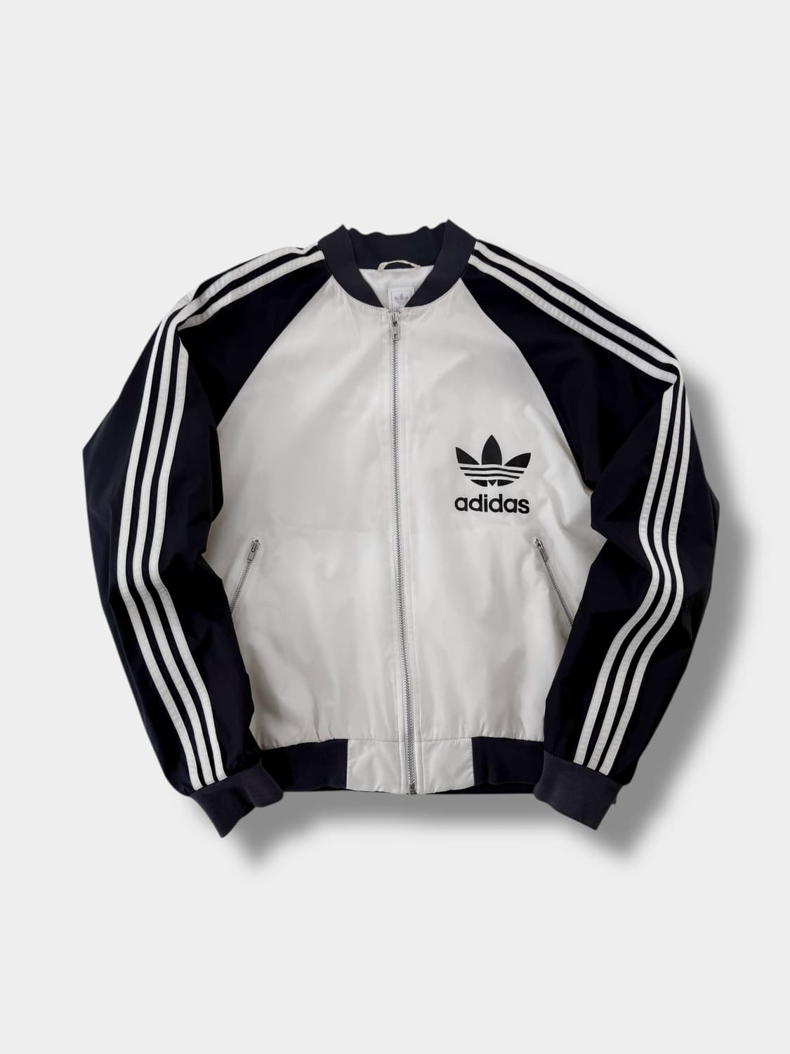 아디다스 루즈핏 흰 검 배색 유로파 로고 나일론 봄버 자켓 상품이미지1