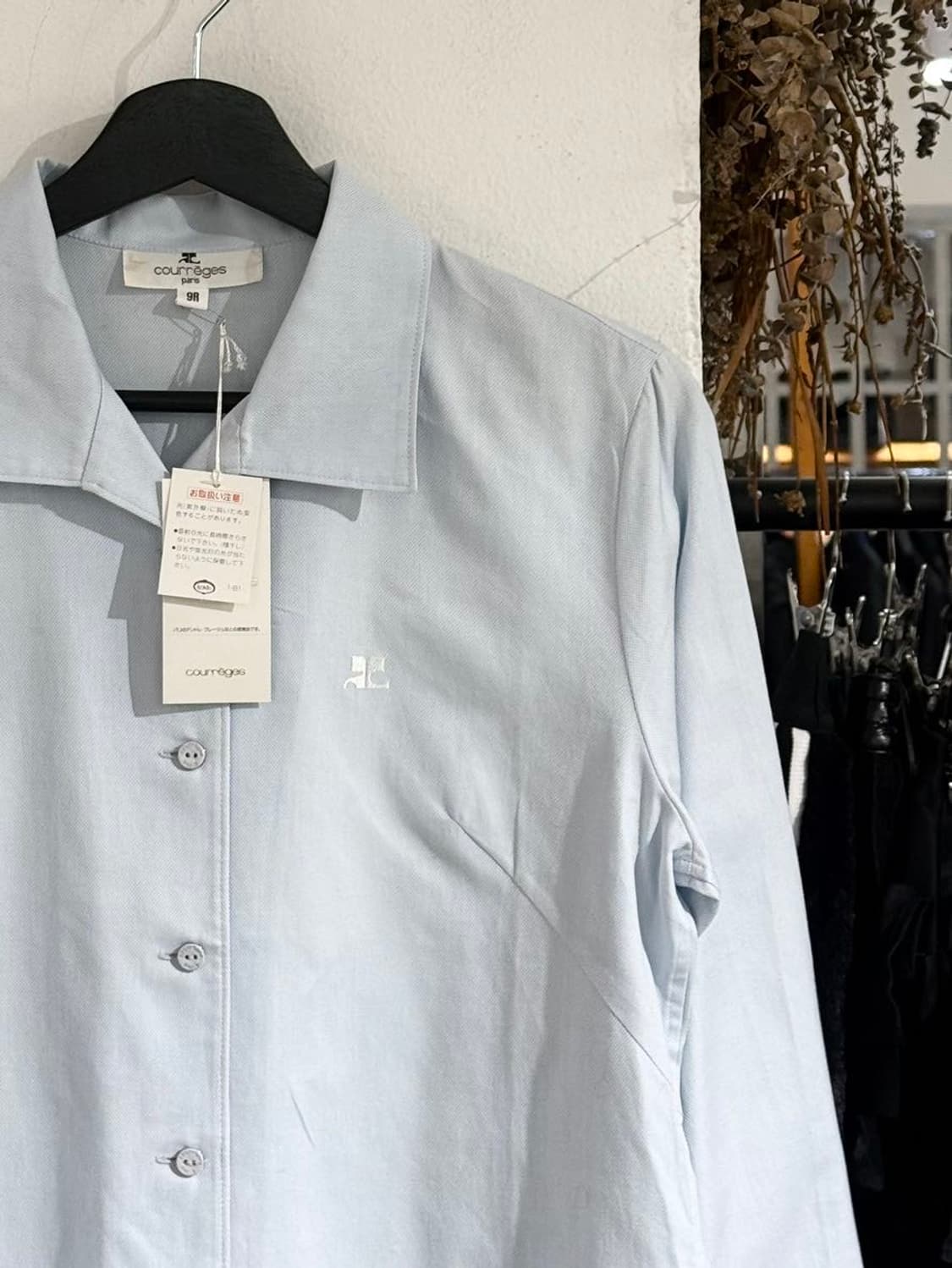 꾸레쥬 라이트블루 로고 코튼 셔츠 상품이미지3