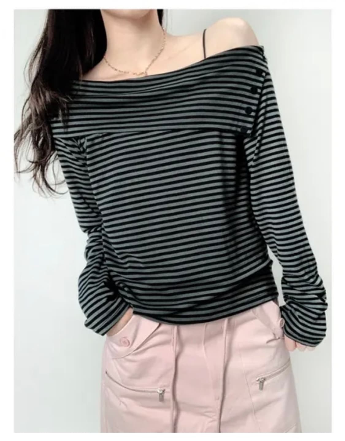 유엔아이엔 버튼 숄더 단가라 긴팔티 상품이미지1