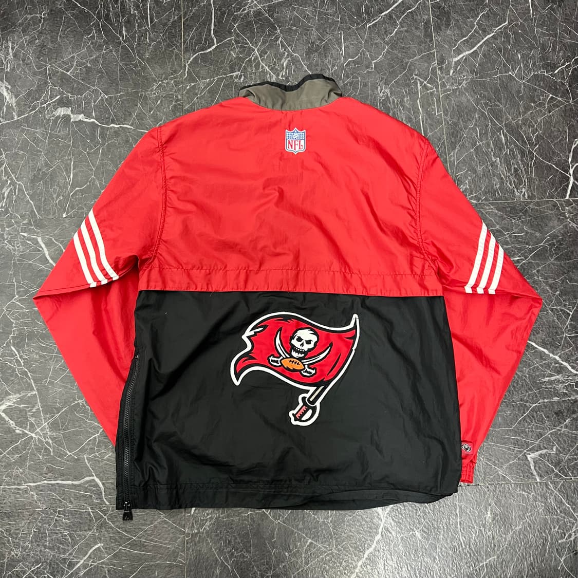 아디다스 x NFL 탬파베이 버커니어스 윈드브레이커 자켓 상품이미지2