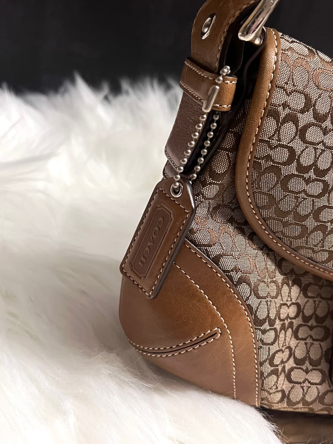 90s coach mini 시그니처 캔버스 탠 브라운 레더 소호 숄더백 상품이미지3