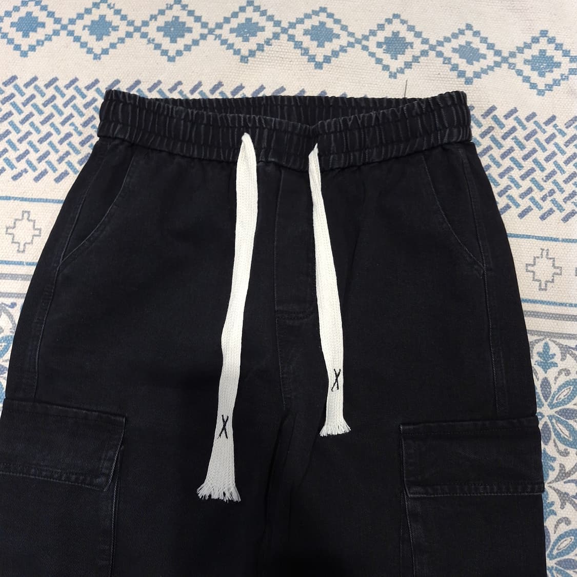 빈티지 피그먼트 블랙 화이트 빅스트랩 스트릿 밴딩 데님 카고바지 카고팬츠 상품이미지4
