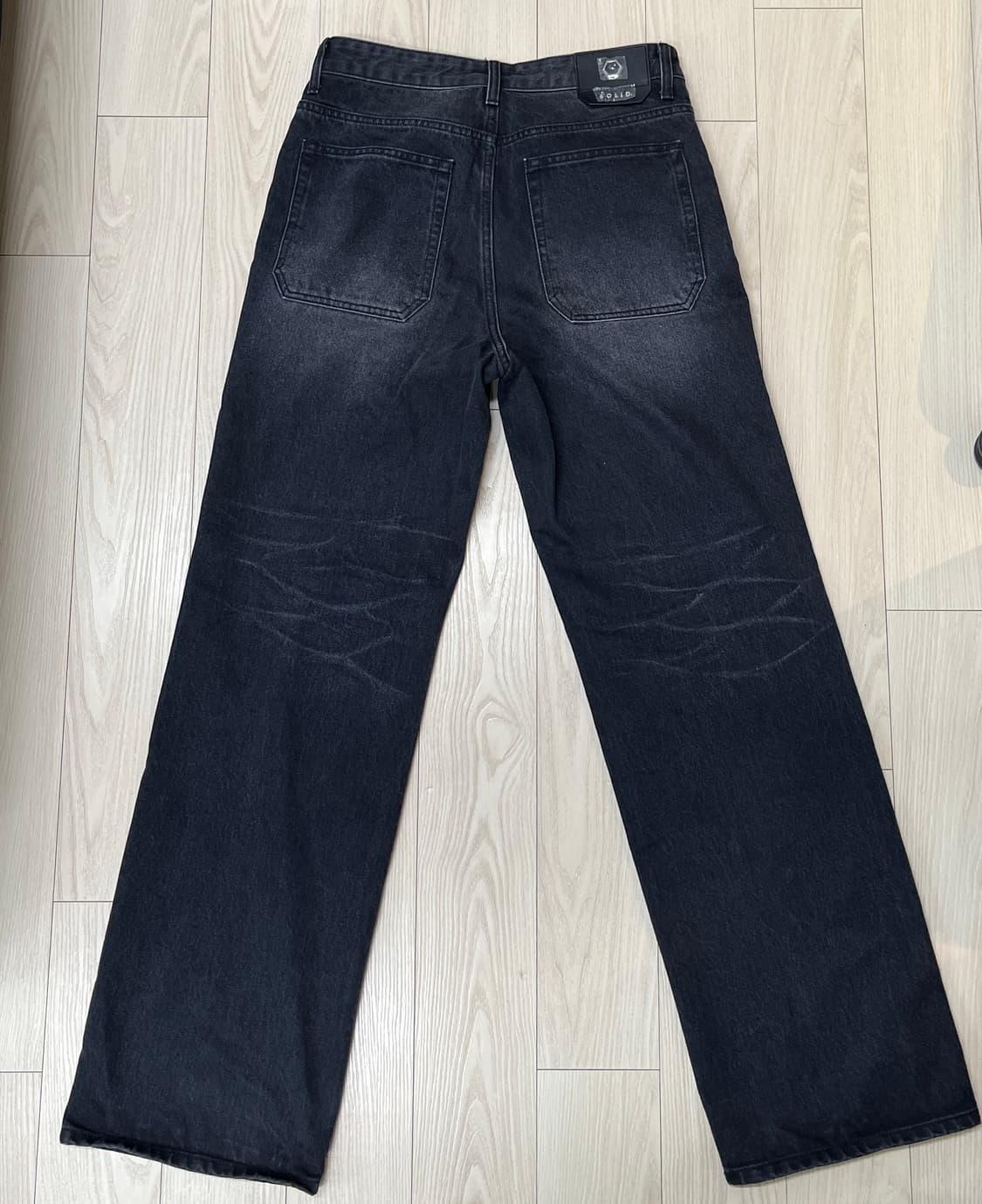 솔리드 옴므 블랙 루즈핏 데님 23ss 상품이미지2