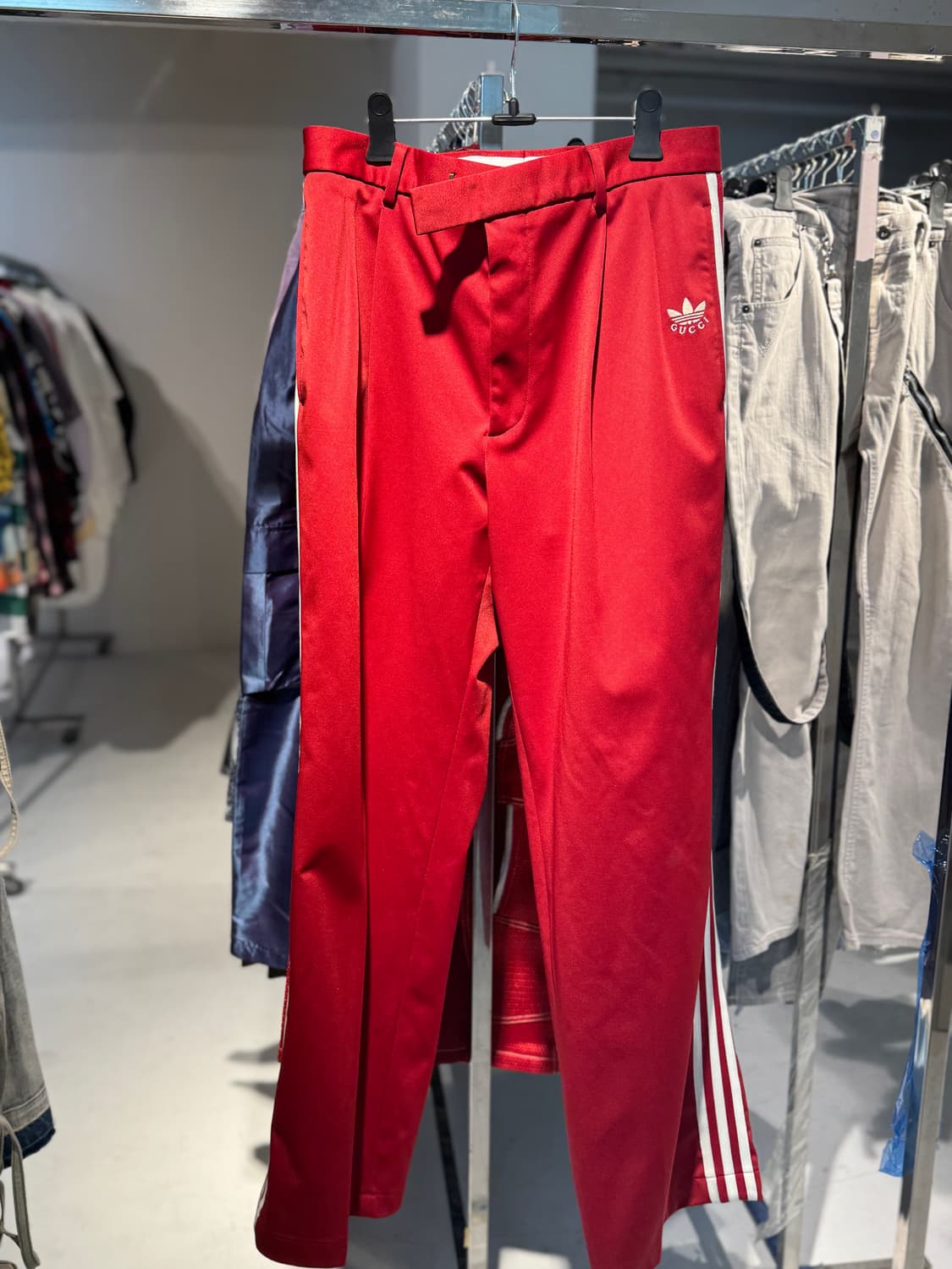 Gucci X Adidas 구찌 아디다스 삼선 트랙팬츠 (Red) 상품이미지1