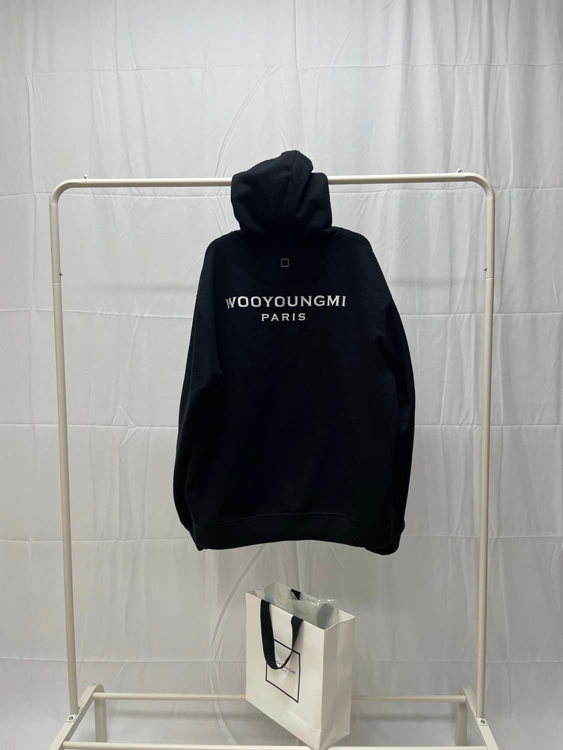 [구성존재] 우영미 백로고 후드집업 블랙 [52] 상품이미지4