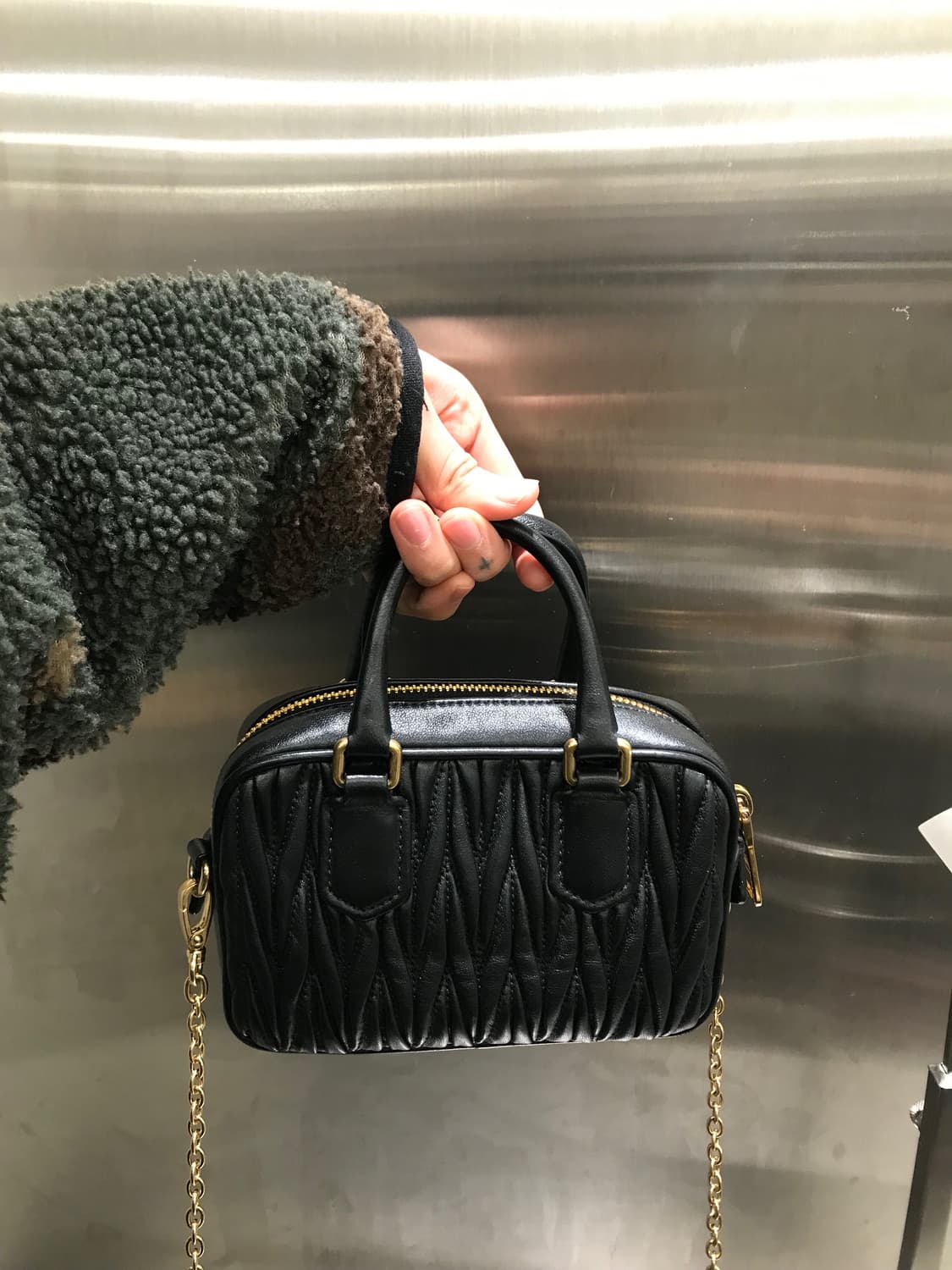 미우미우 마테라쎄 체인 숄더백 블랙 상품이미지2