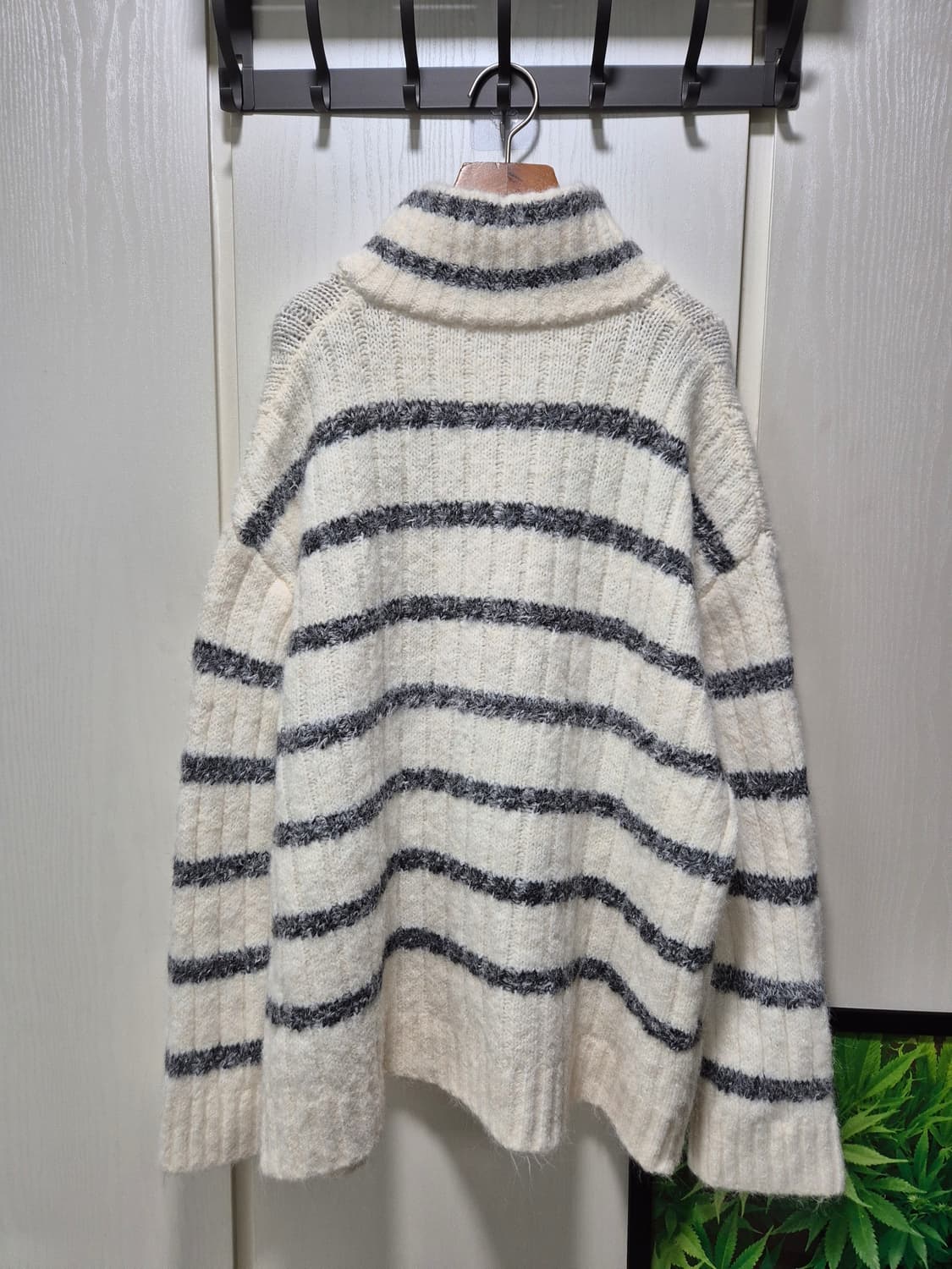 스트라이프 헤어리 니트 집업 상품이미지10