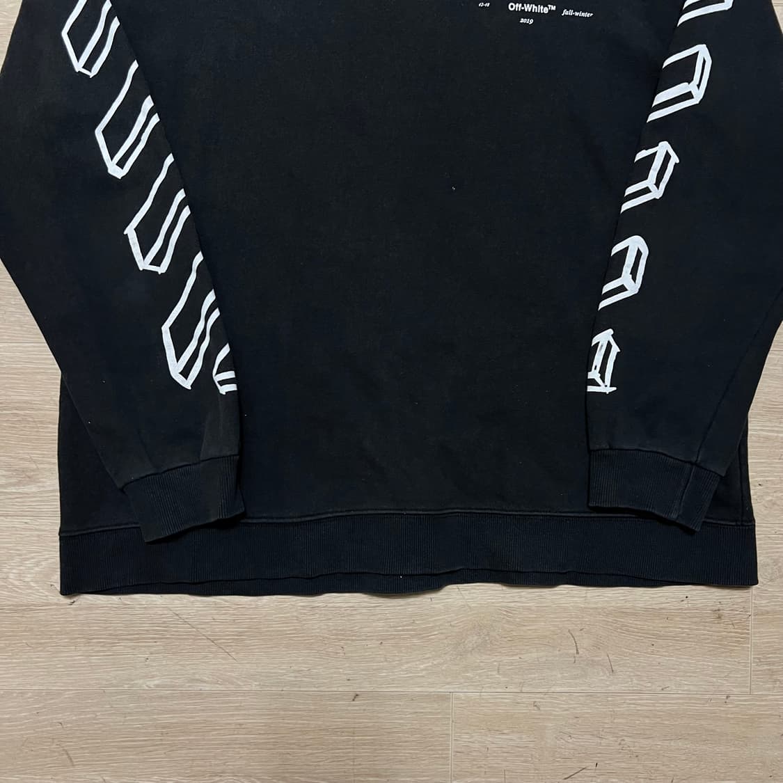 오프화이트 애로우 로고 프린팅 맨투맨 [블랙] M/95 상품이미지3
