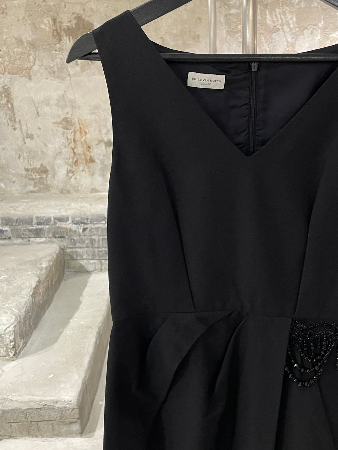 드리스 반 노튼 블랙 비즈 핀턱 슬리브리스 롱 원피스 상품이미지2