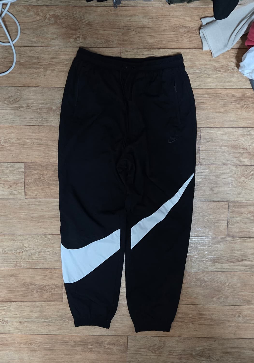 나이키 블랙 화이트 스우시 트랙팬츠 바지 상품이미지4