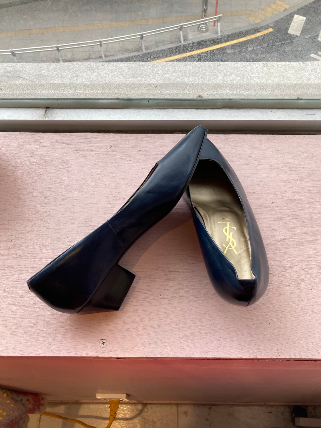 입생로랑 레더 포인티드 미들힐 상품이미지7