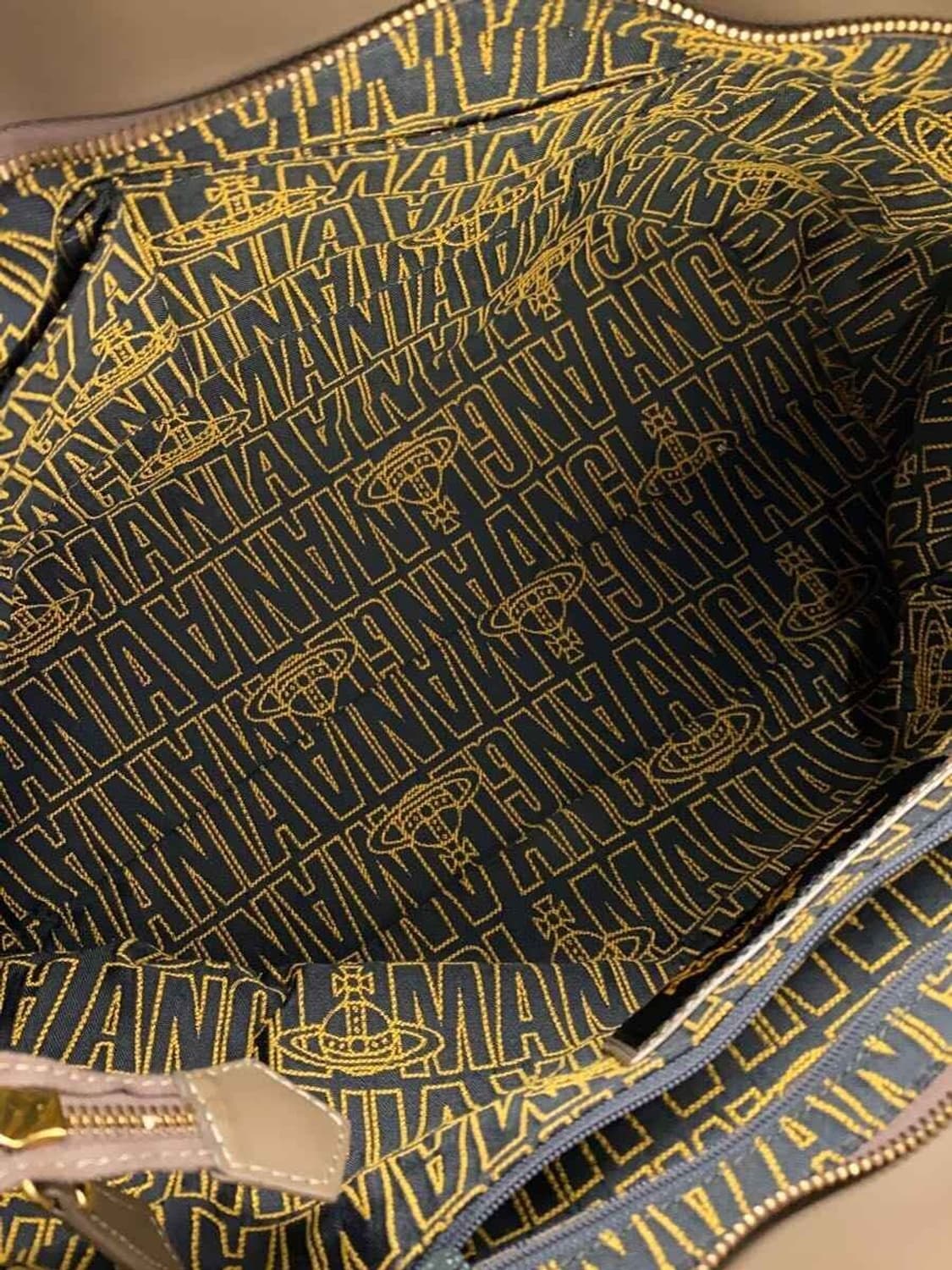 비비안 웨스트우드 캔버스 레터링 패턴 토트백 상품이미지5