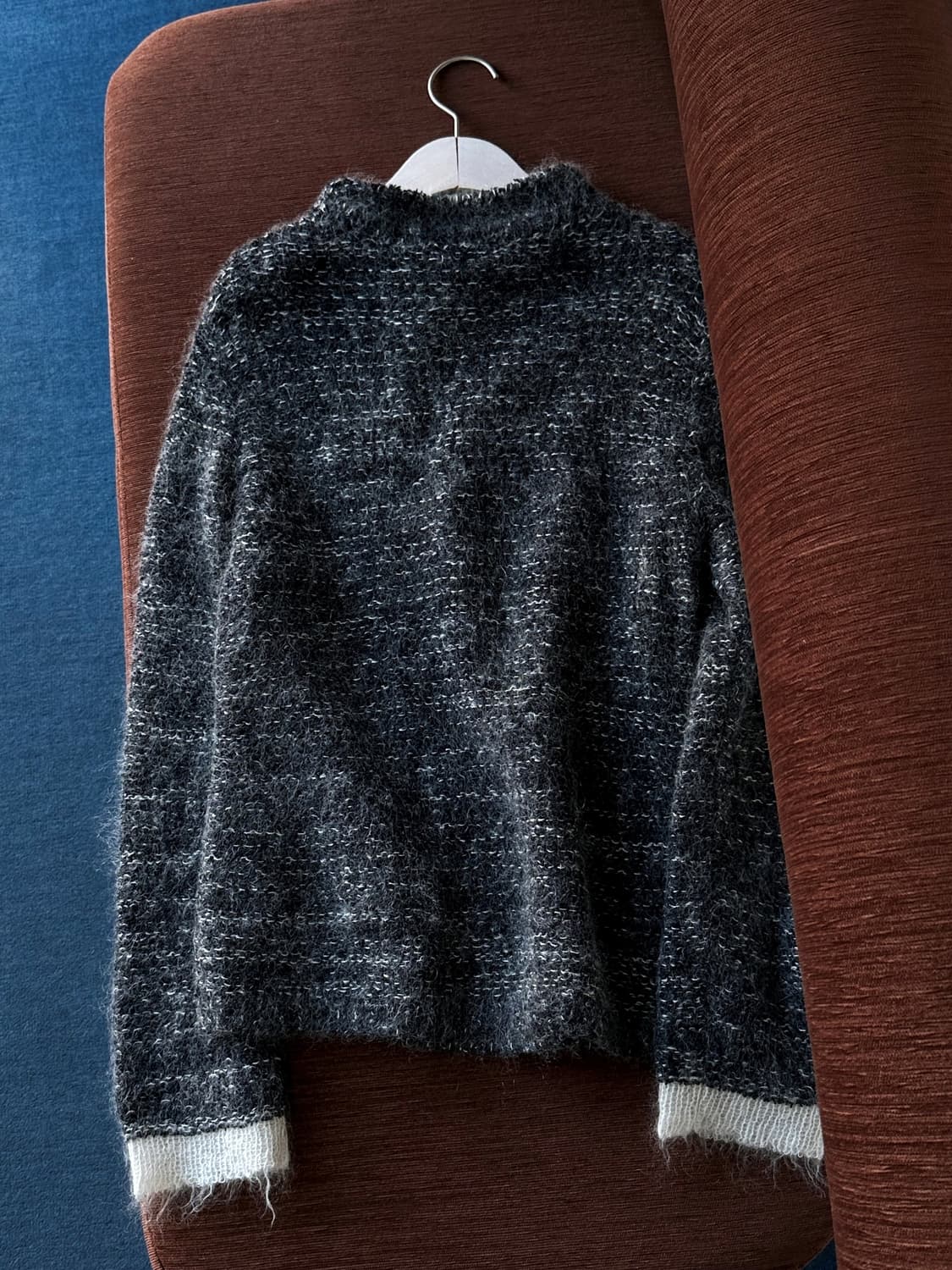 Brushed fabric design neck knit 상품이미지4