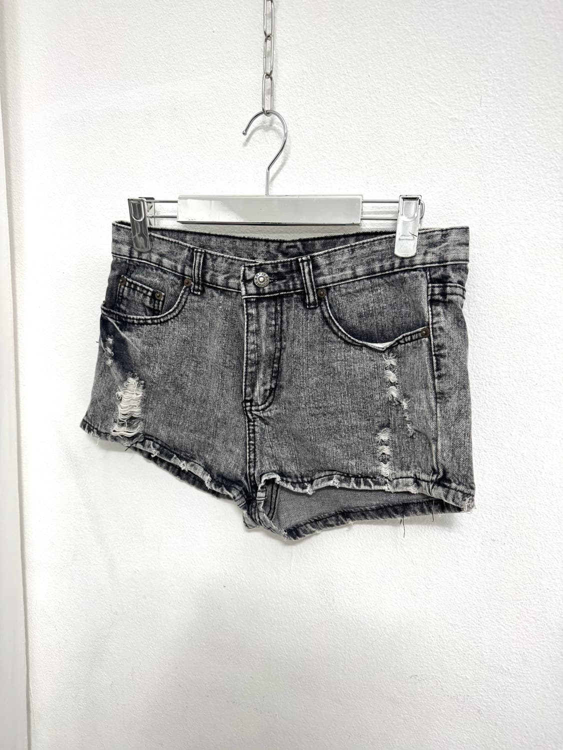 Gray distressed denim shorts 상품이미지2