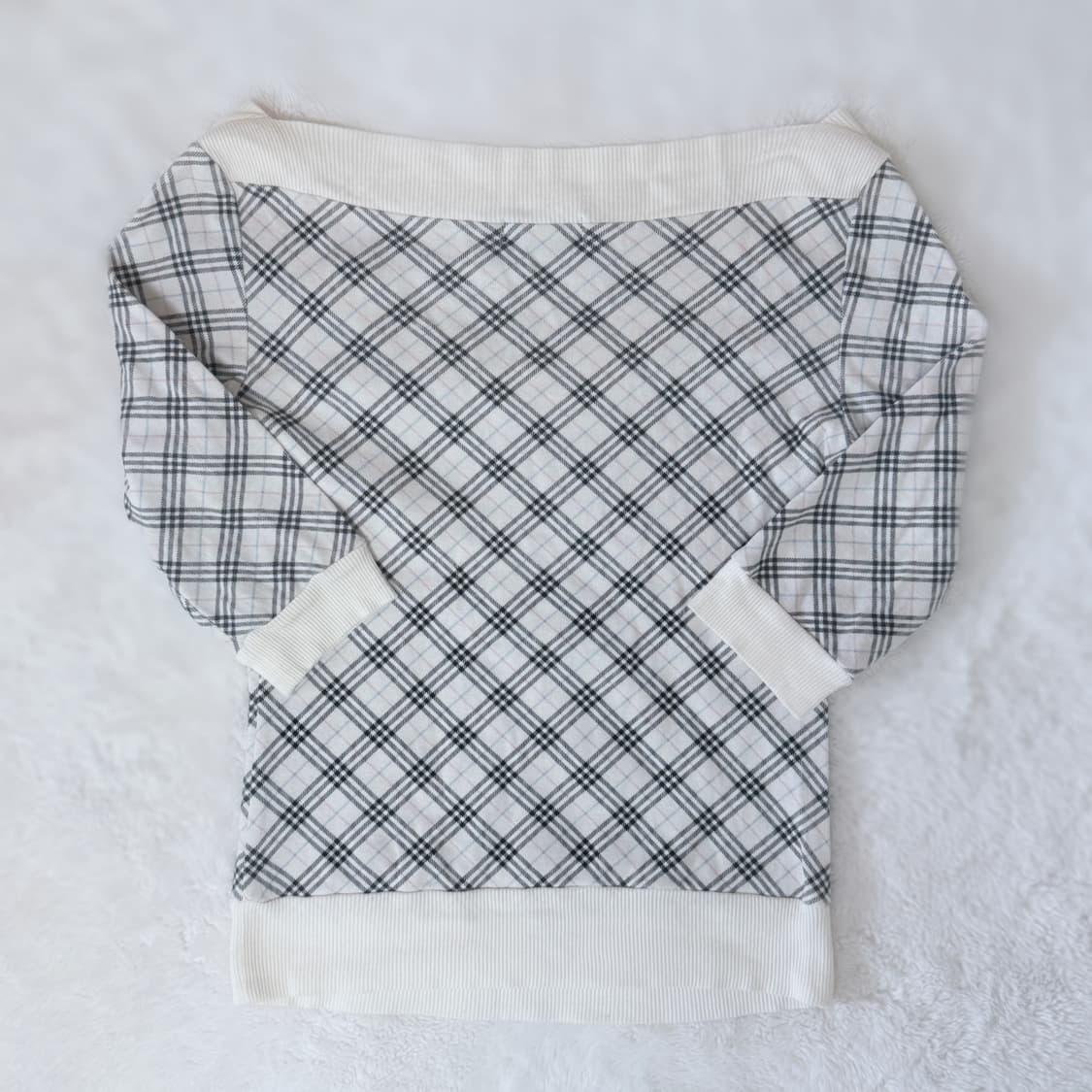 Burberry 버버리 블루라벨 달천깔 솜사탕 오프숄더 니트 상품이미지4