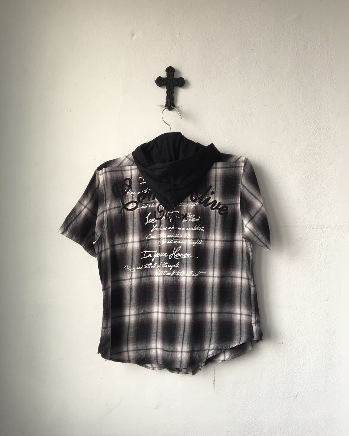 Back lettering needle work hood shirt 상품이미지2