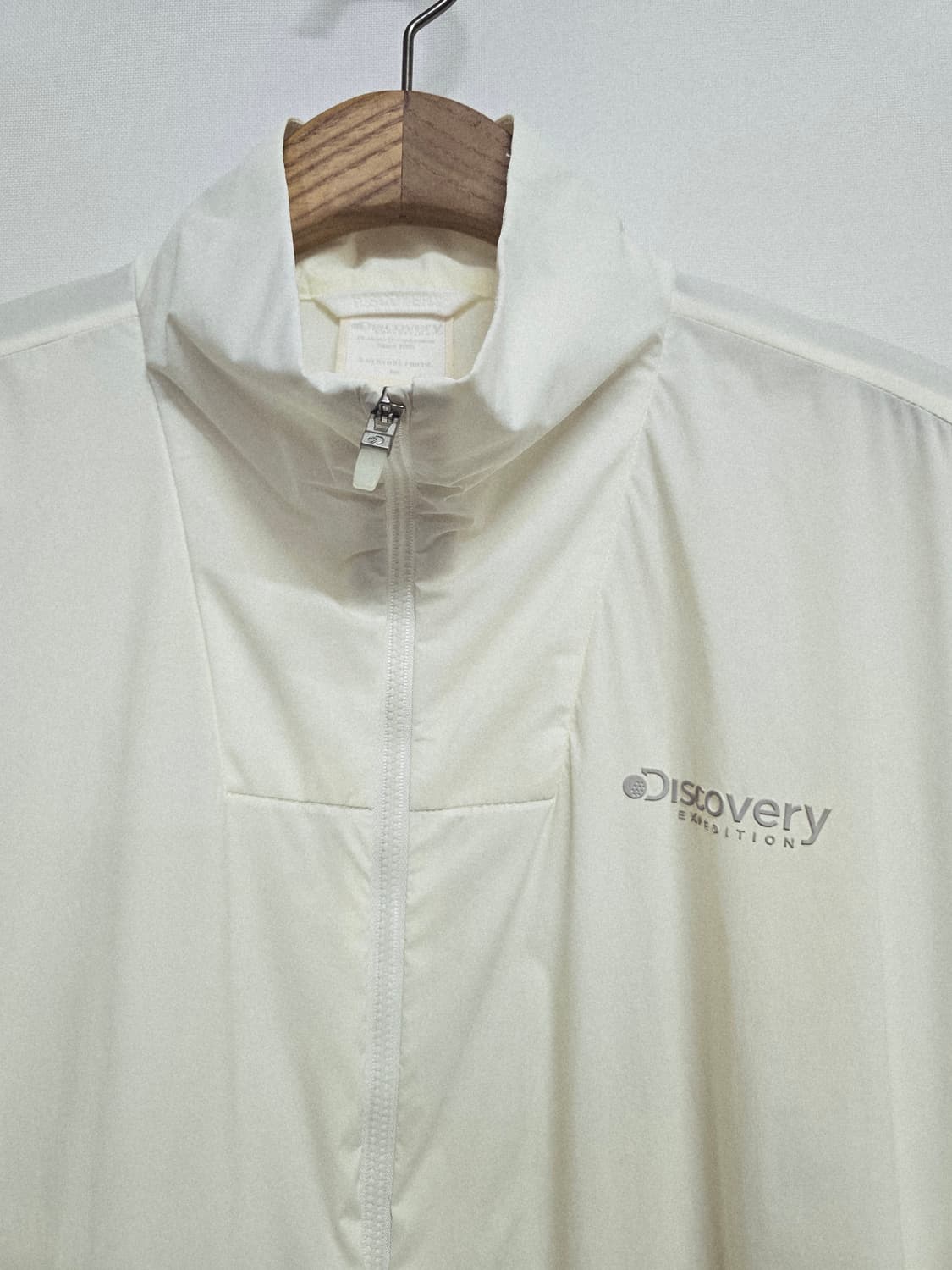 디스커버리 아이보리 크롭 바람막이95 상품이미지2