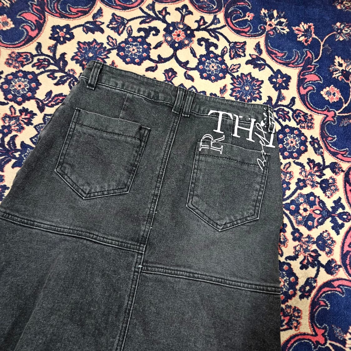 잇미샤 20ss 흑청 데님 스커트 상품이미지4