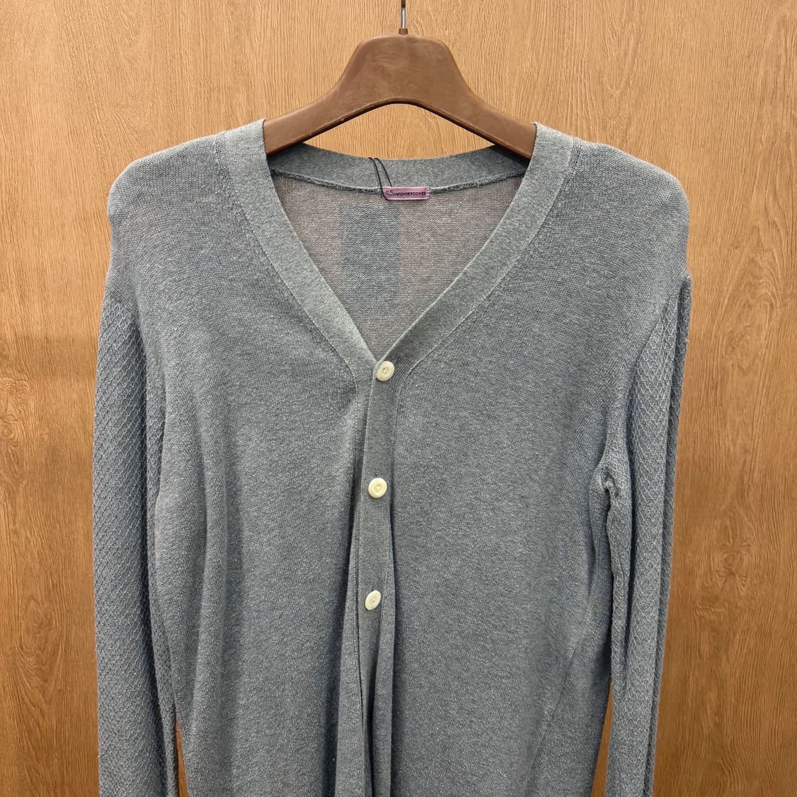 언더커버 브이넥 니트 가디건 슬리브 다이아 텍스쳐 배색 디테일 그레이 상품이미지4