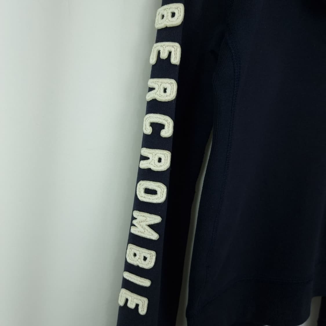 [아베크롬비] Y2K 빈티지 로고 패치 후드 집업 네이비 M20296 상품이미지6