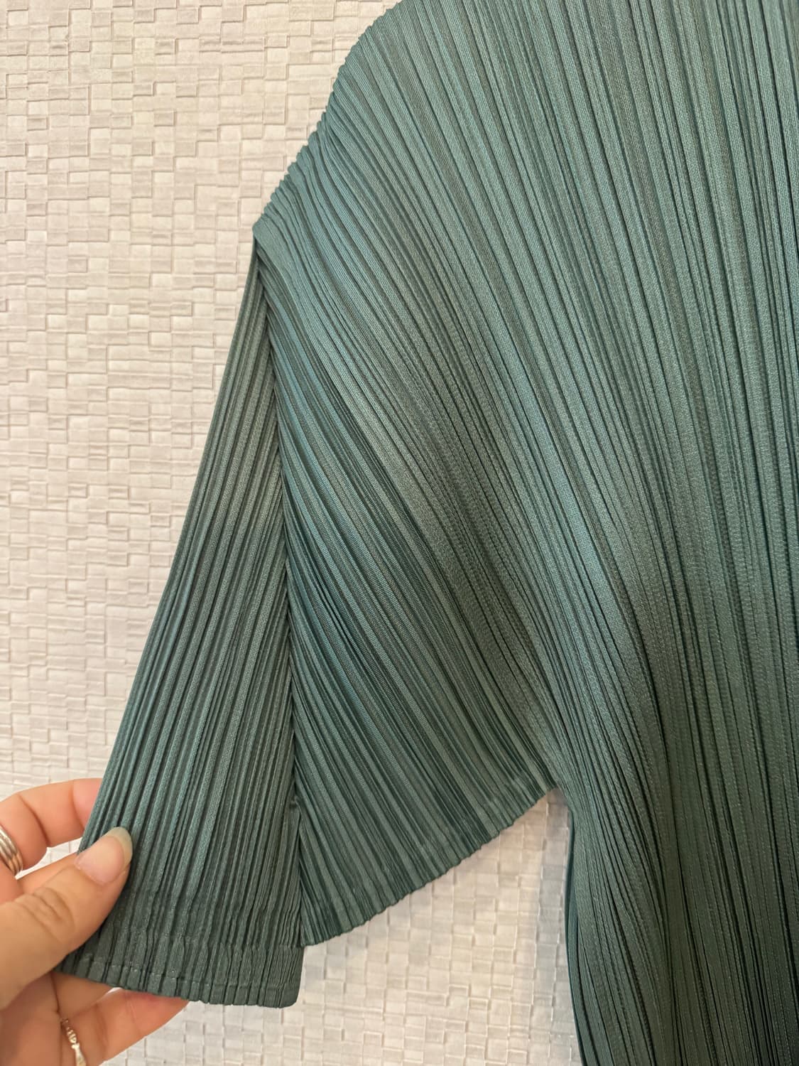 플리츠플리즈 8월 반소매 탑 세이지 그린 상품이미지4