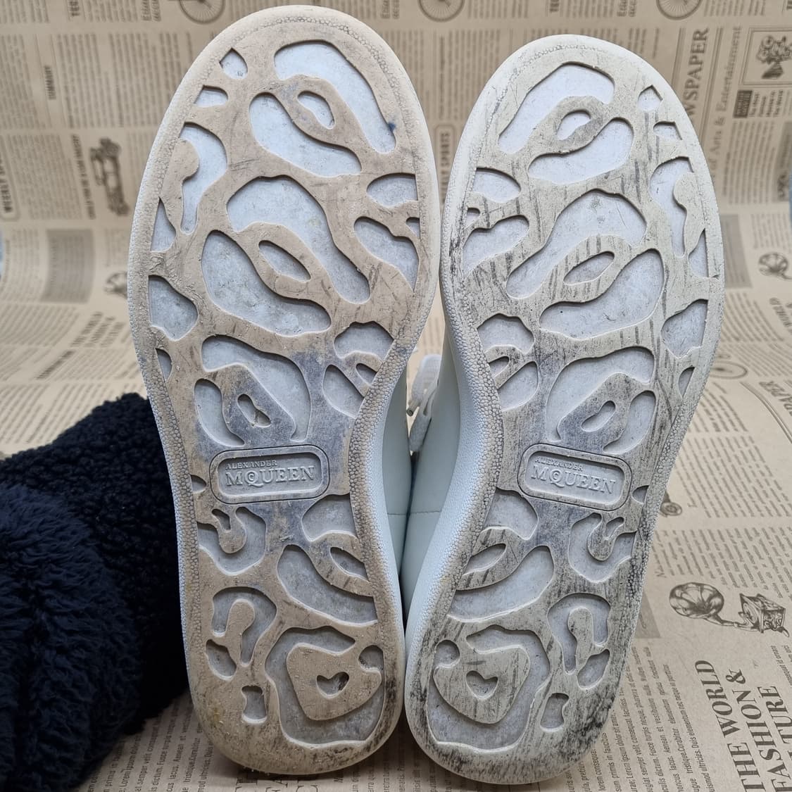 알렉산더맥퀸 오버솔 스니커즈 화이트 38 240 상품이미지3