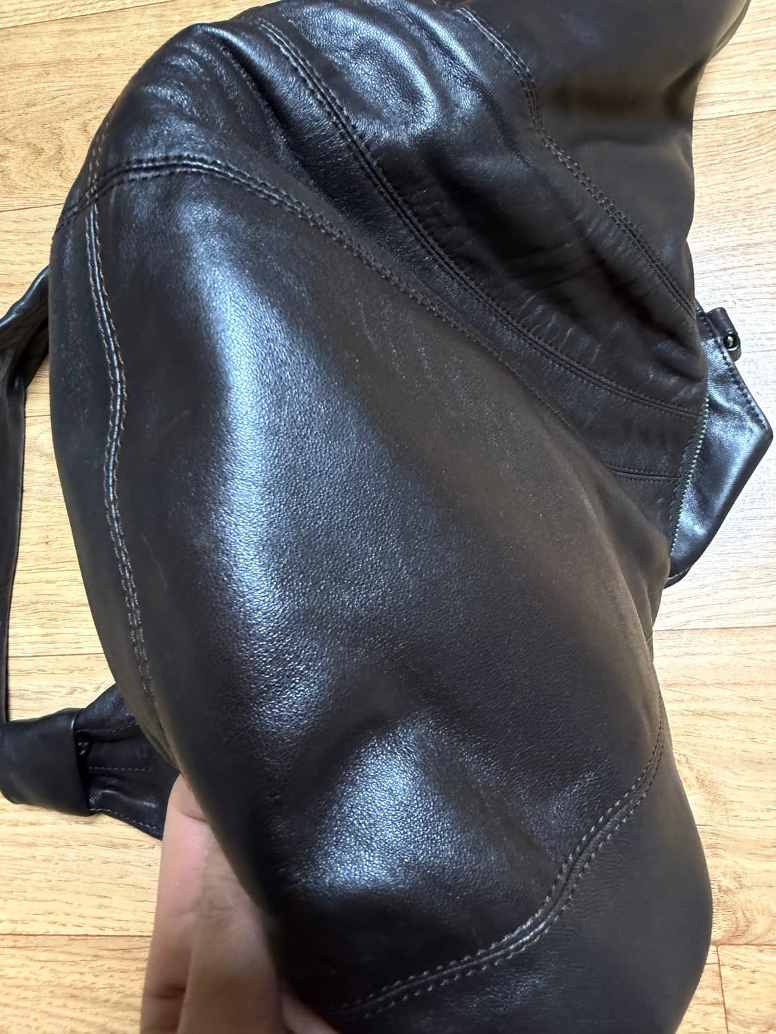 르메르 나파레더 크루아상백 라지 다크초콜릿 상품이미지5