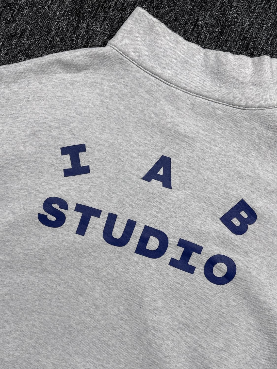 아이앱 스튜디오 하프집업 맨투맨 상품이미지8