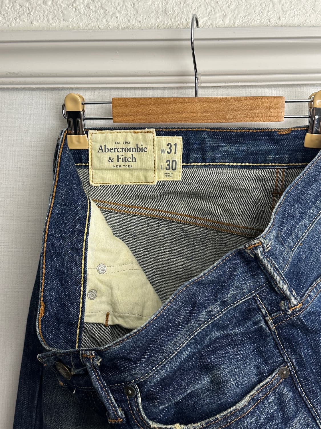 Abercrombie & Fitch 로우 라이즈 대미지 부츠컷 데님 상품이미지8