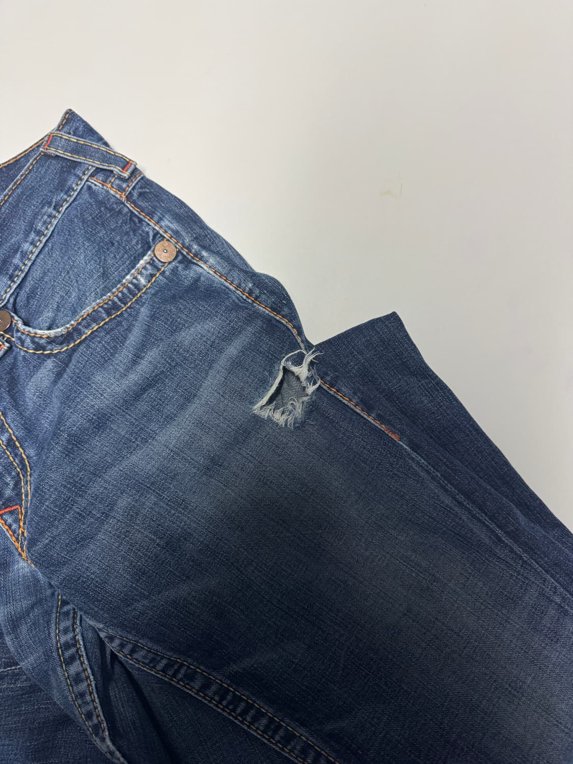 트루릴리젼 데미지 중청 워싱 부츠컷 데님팬츠 35인치 상품이미지4