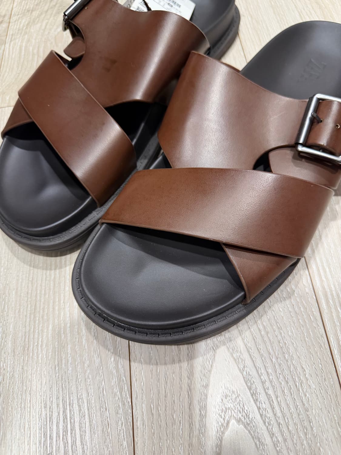 자라 버클 크로스 스트랩 샌들 브라운 상품이미지6