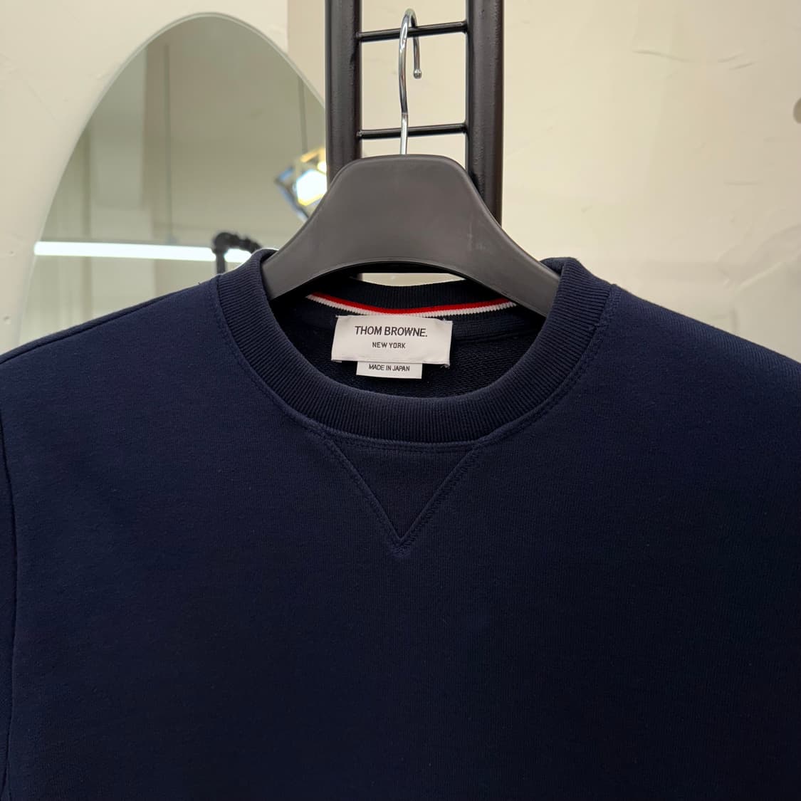 [3] 톰브라운 사선완장 맨투맨 네이비 상품이미지2