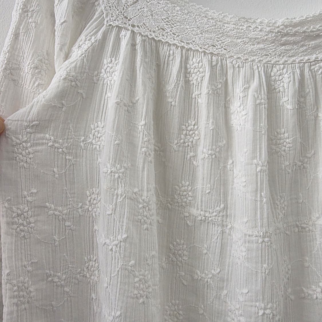 UM 아이보리 플라워 스퀘어넥 자수 블라우스 상품이미지6