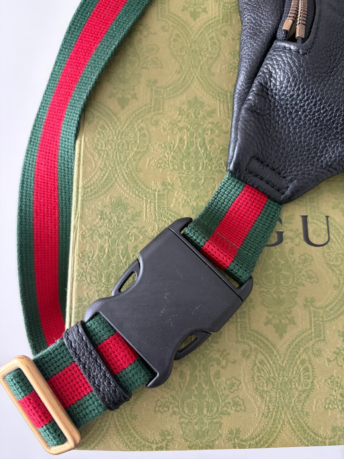 구찌 레더 벨트백 상품이미지3