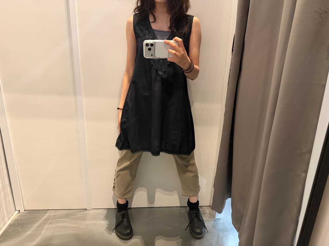 빈티지 브이넥 슬리브리스 블라우스 크로셰 레이스 디테일 루즈핏 블랙 상품이미지2