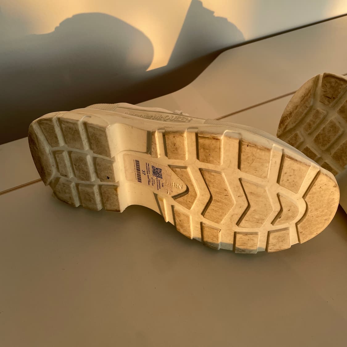 알렉산더 맥퀸 트레드 슬릭 로우탑 스니커즈 상품이미지7