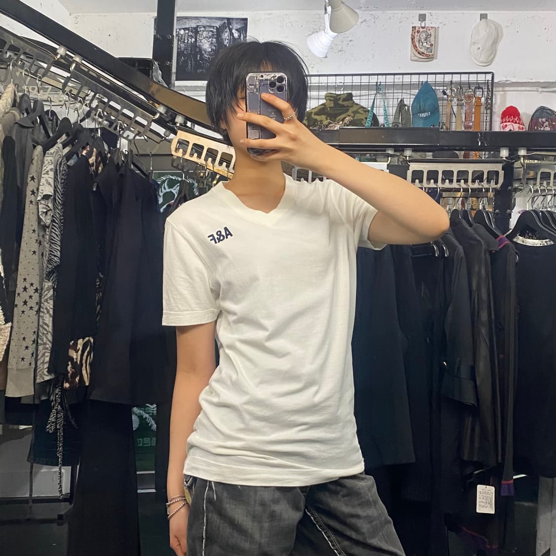 Abercrombie 베이직 로고 자수 브이넥 반팔티셔츠 상품이미지6