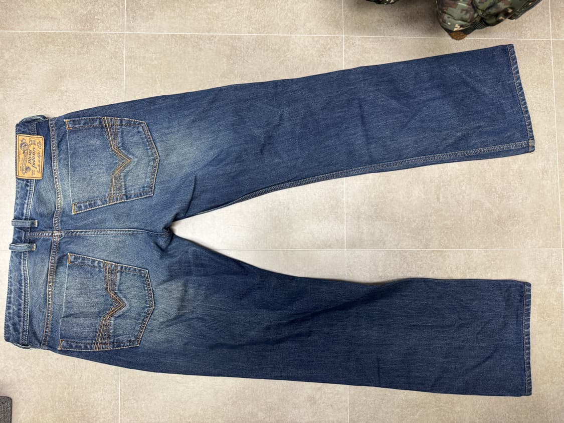 디젤 세미 부츠컷 데님 팬츠 상품이미지2