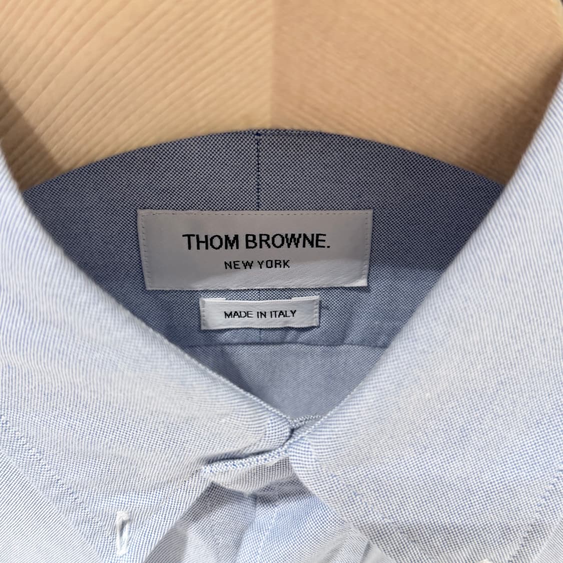 (A+/5) / 톰브라운 솔리드 플란넬 사선완장 셔츠 스카이 상품이미지3