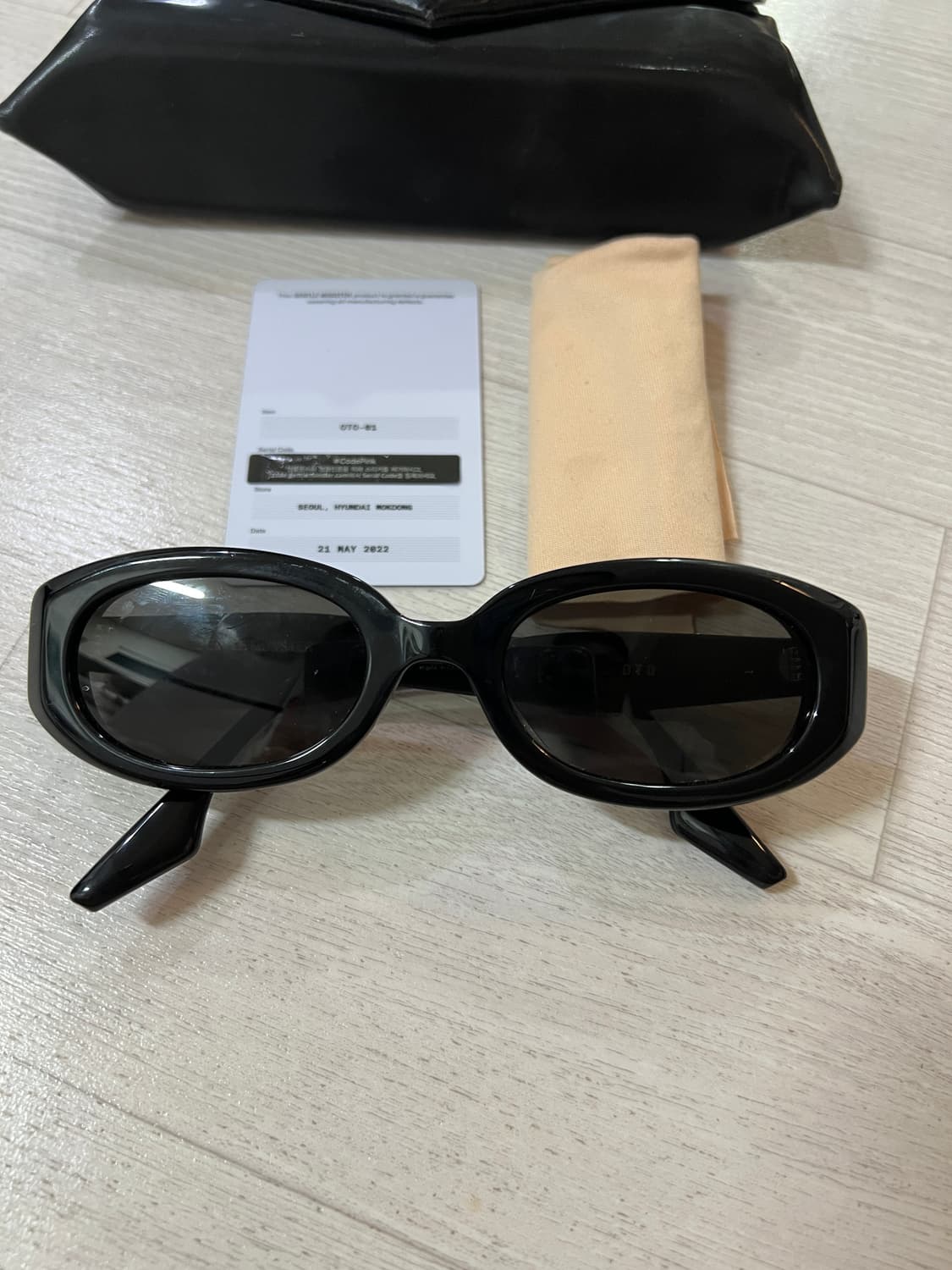 젠틀몬스터 OTO 01 블랙 선글라스 판매 상품이미지3