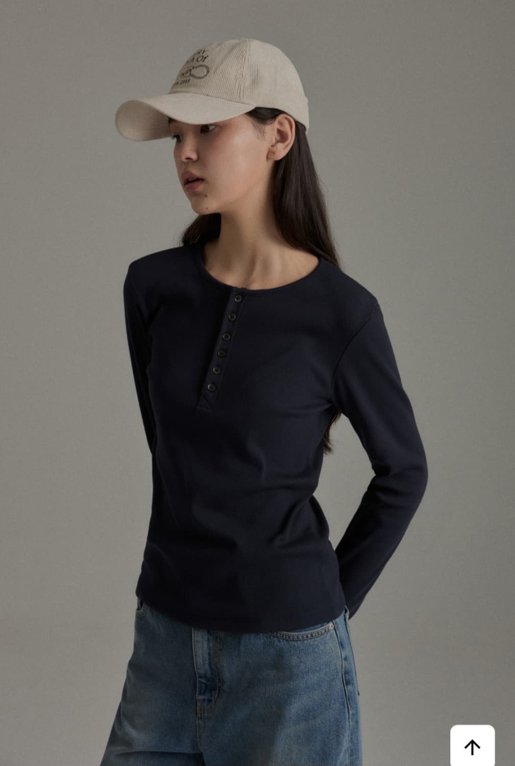 HESTIA BUTTON TEE / 네이비 상품이미지5