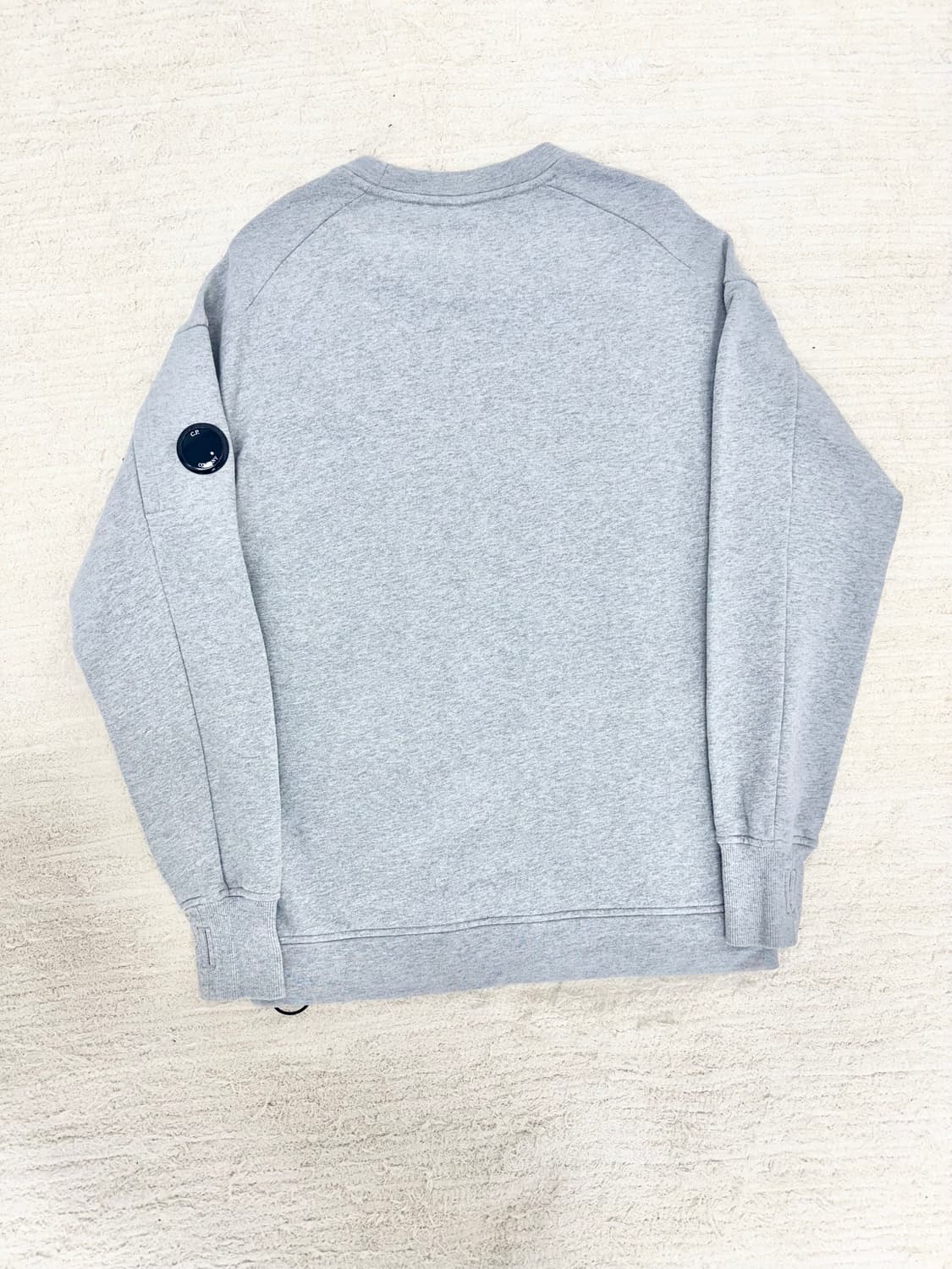 • C.P. Company 렌즈 암포켓 디테일 그레이 맨투맨 상품이미지2