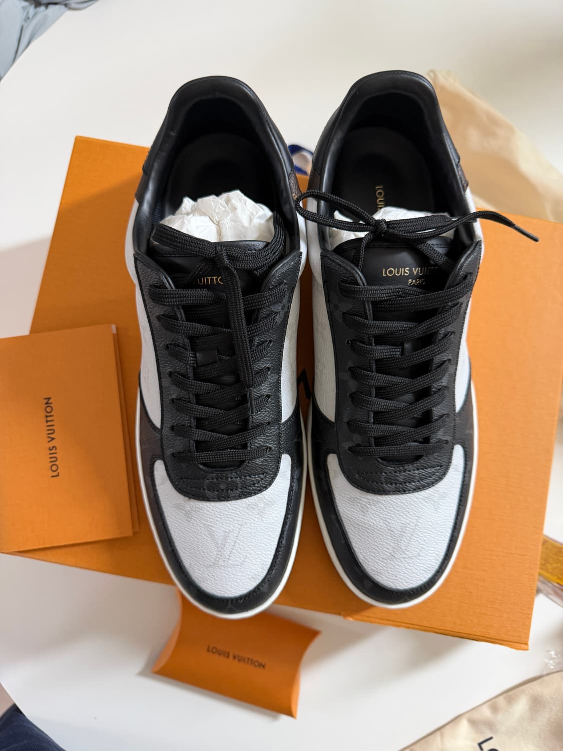 모노그램  캔버스 리볼리 스니커즈 상품이미지2