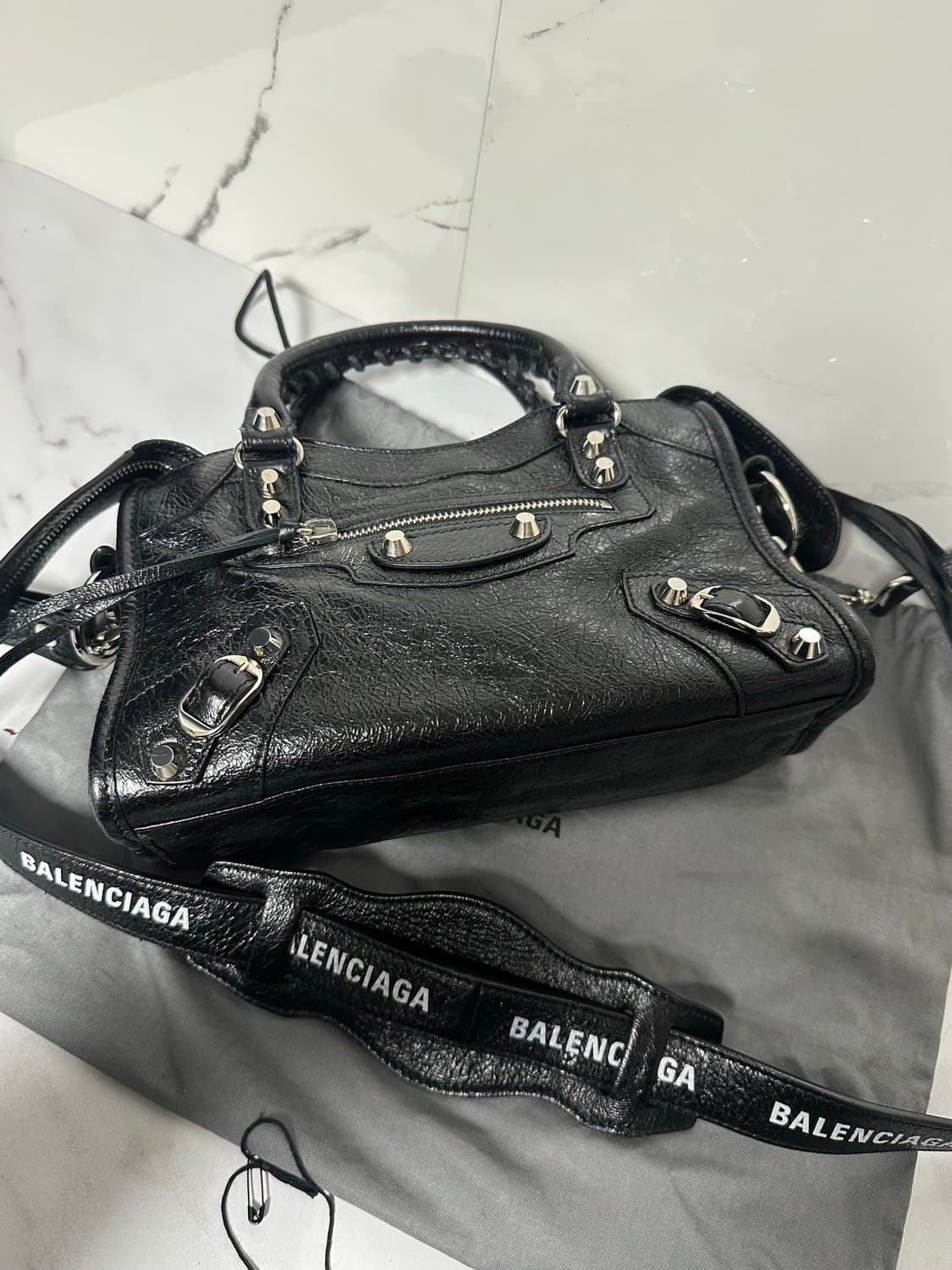 [SA급 정품] 발렌시아가 로고스트랩 시티 모터백 미니  상품이미지6