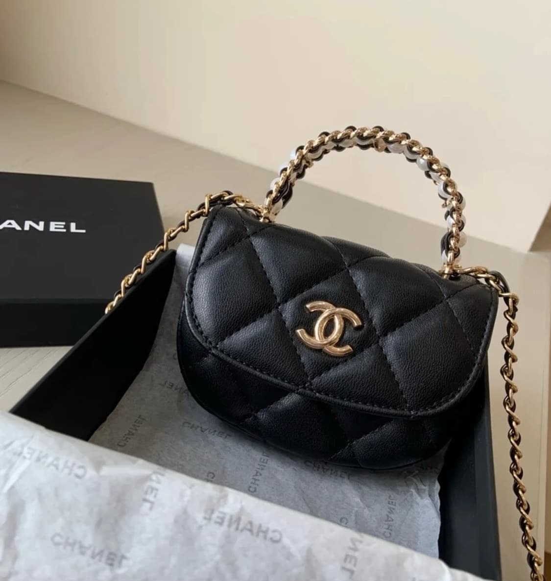 샤넬 뷰티 진주 핸들 미니 크로스백 상품이미지1