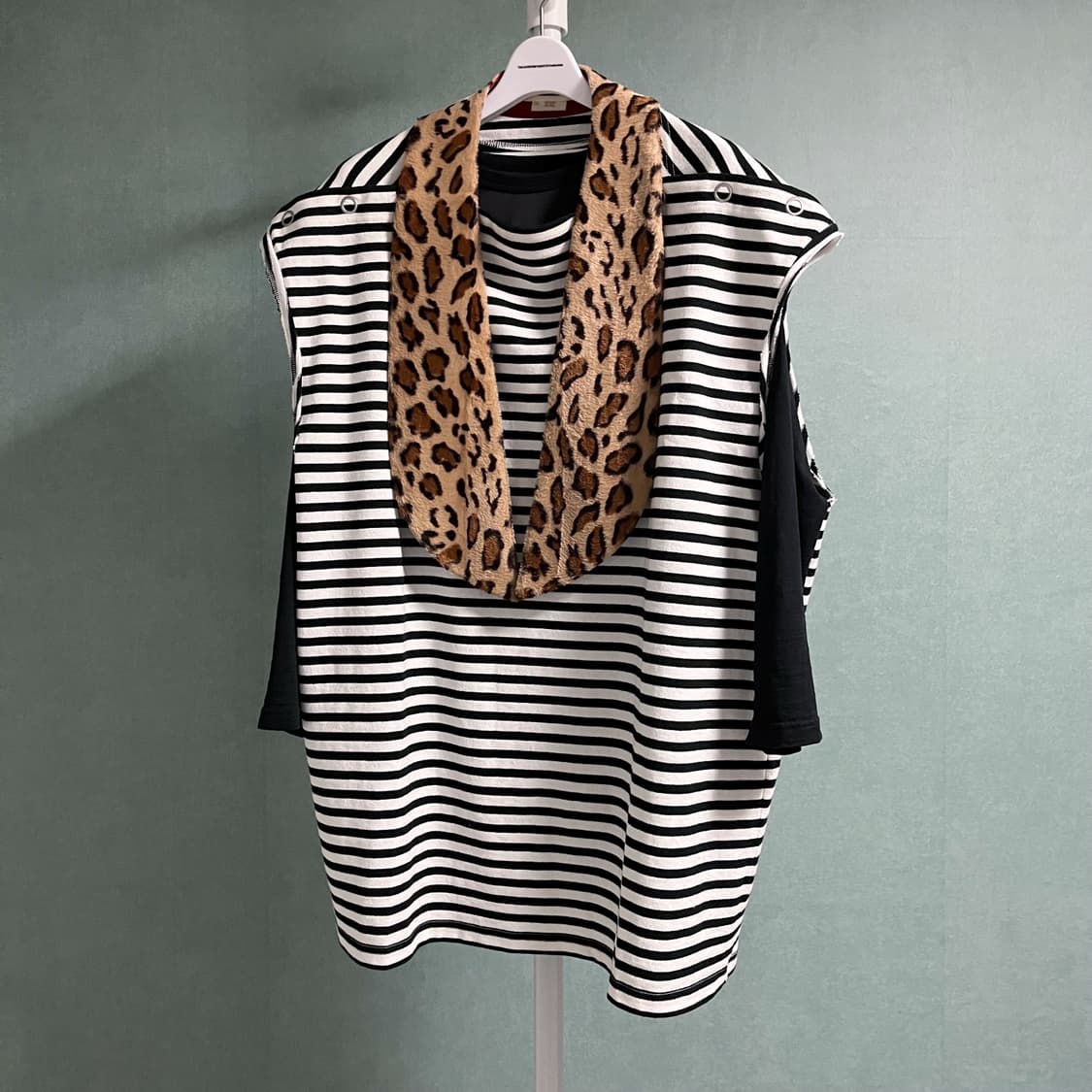 타카히로미야시타 숄더버튼 보트넥 슬리브리스 상품이미지7