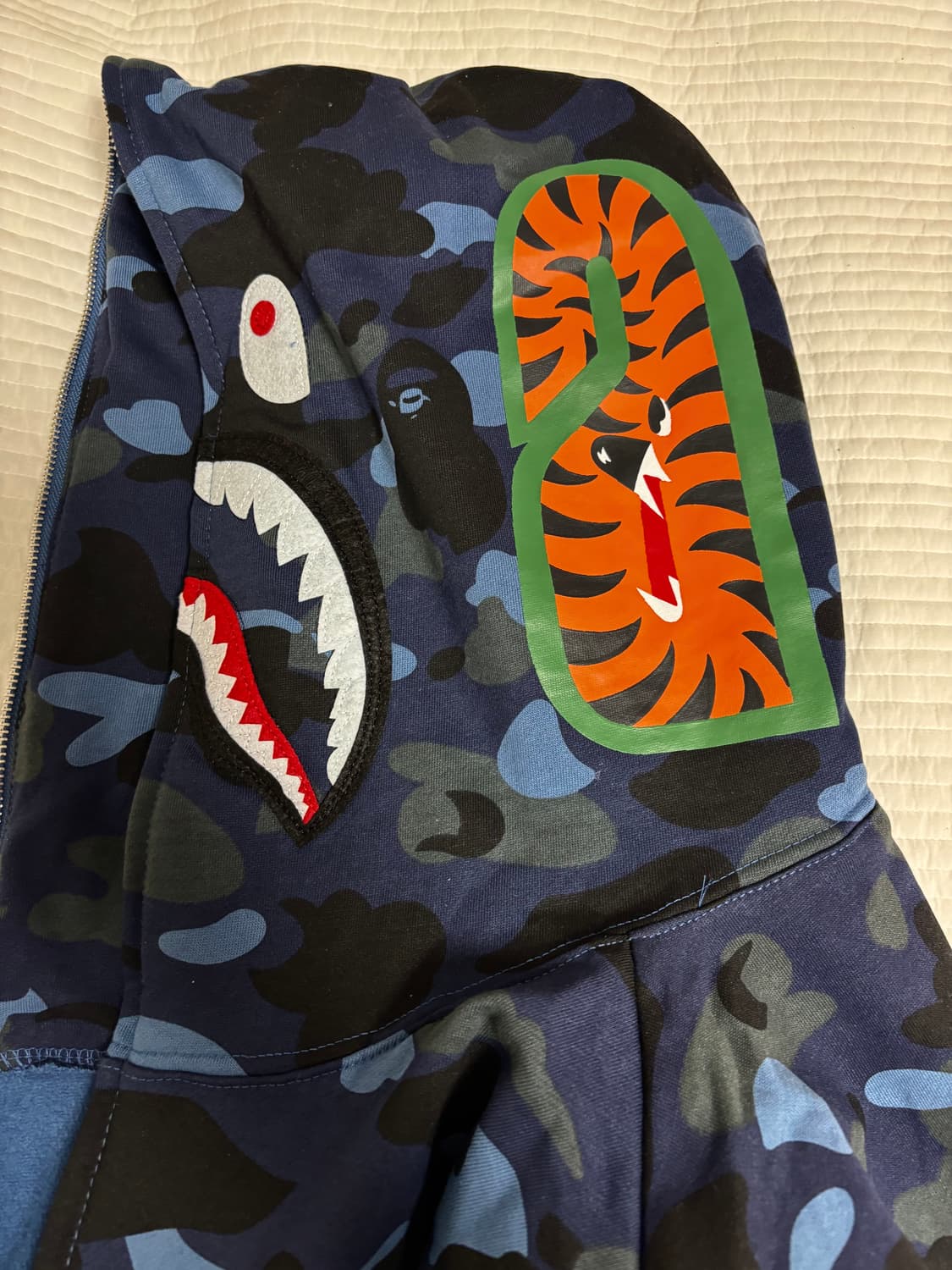 새상품 베이프 파리생제르망 샤크후드 L 상품이미지4