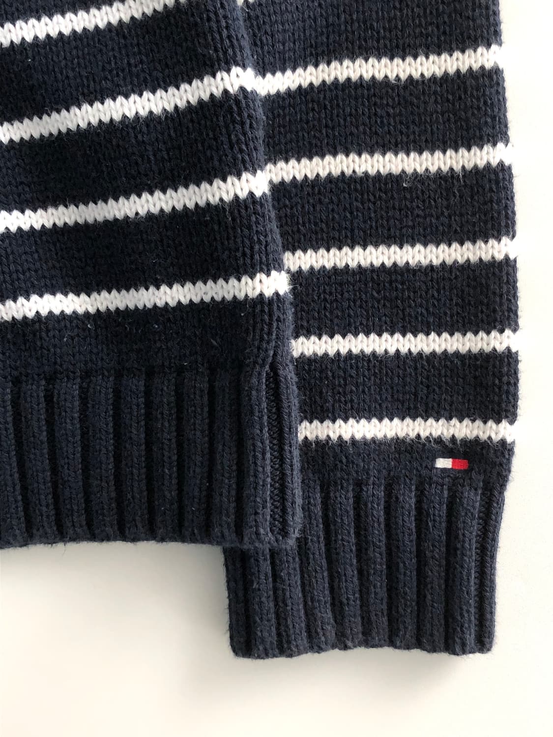 TOMMY HILFIGER 타미힐피거 빅로고 블랙 스프라이프 니트 상품이미지6