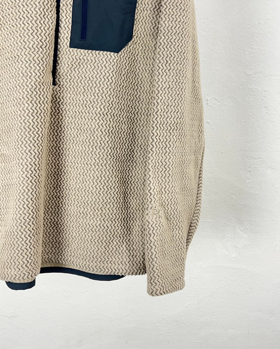 파타고니아 24fw r1 에어 탄 집 넥 오버 플리스 상품이미지5