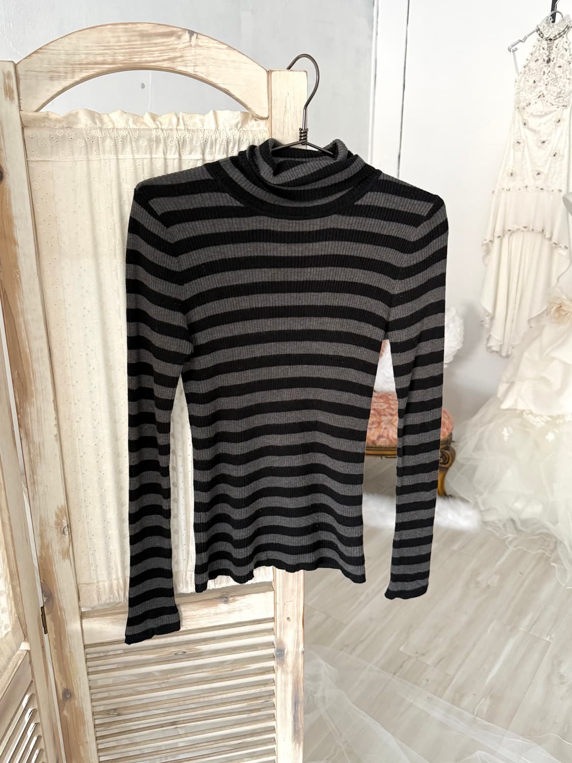 black stripe turtle neck top  상품이미지1